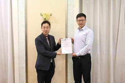 s-IMG_2844award.jpg