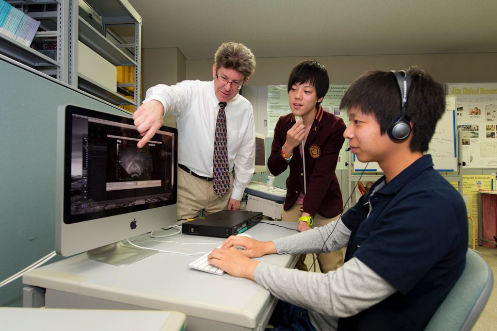 Prof. Wilson doing ultrasound research with 2 students in the CLR Phonetics Lab